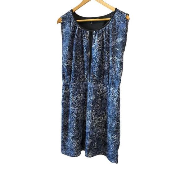 Dex Dresses & Skirts - DEX Blue Printed Mid Length Sleeveless V Neck Dress M